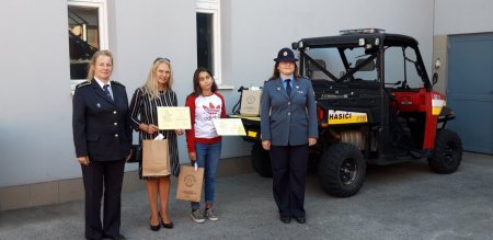 Ocenenie žiačky vo výtvarnej súťaži