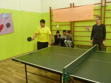 Majster školy v ping-pongu