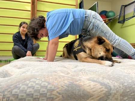 Canisterapia s Luckou na hodine slovenského jazyka