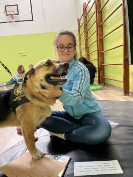 Canisterapia s Luckou na hodine slovenského jazyka