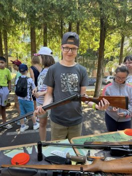 Poľovníci priniesli radosť deťom!